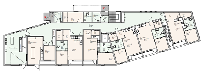 Boliger i bofellesskap. Korridor med boligene med balkong på én side. Fellesrom til venstre for boenhetene. Plantegning.  
